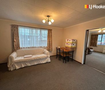 Ideally located, spacious townhouse - Photo 6