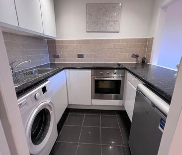 1 Bed Flat, Burnham Close, SE1 - Photo 1