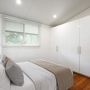 Contemporary 2 bedroom beach cottage - Photo 2