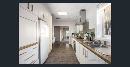 Bright and Welcoming Home in a Prime Mentone Location - Photo 5
