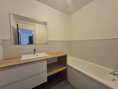 Location Appartement 3 pièces 78m² ST OMER 62500 - Photo 3