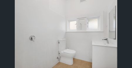 Spacious home in the heart of Maroubra - Photo 3