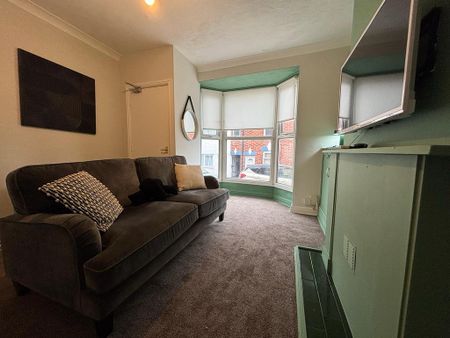 4 bedroom terraced house to rent - Photo 3