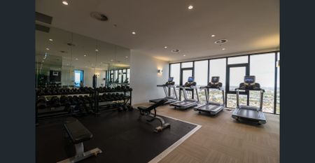 Stylish 2-Bedroom Apartment with Study in Prime Southbank Location - Photo 3