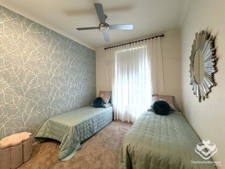 Fully Furnished - Bright and Spacious Home in Emerald Lakes - Photo 5