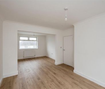 Beaumont Crescent - Photo 2