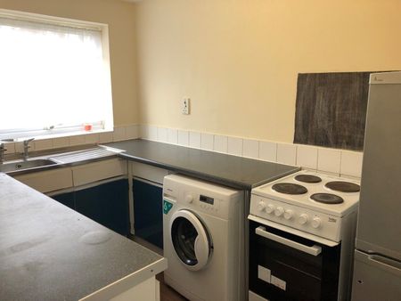 1 Bed Flat, Dellow Close, IG2 - Photo 5