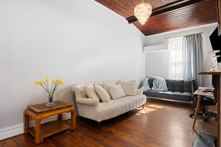 Character, Convenience & Charm – Just Steps From Albury Cbd - Photo 3