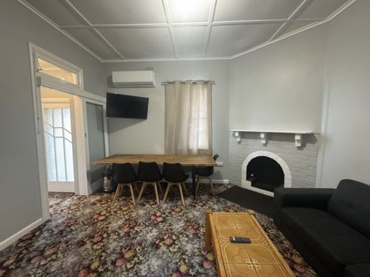 Tamworth Furnished Accommodation - West - Photo 1