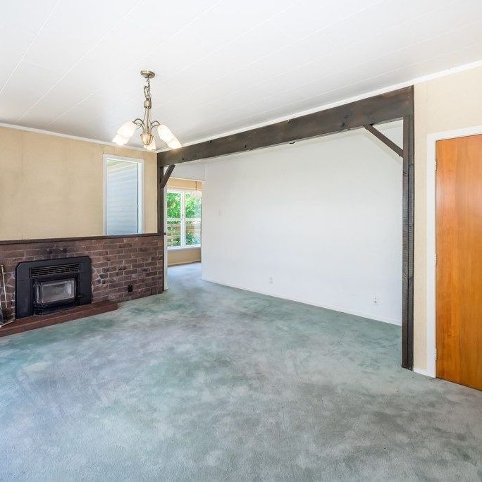 Welcome to 27 Goldsborough Avenue. - Photo 1