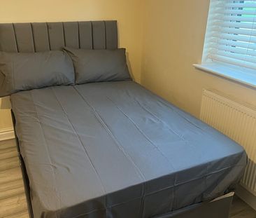 Room in a Shared House, Wetherby Road, LS17 - Photo 3