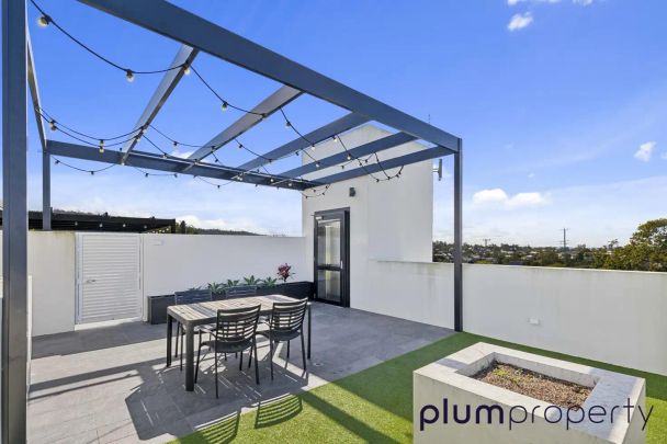 “Modern Indooroopilly Unit in Prime Location – Walk to Shops, Transport & Cafés!” - Photo 1