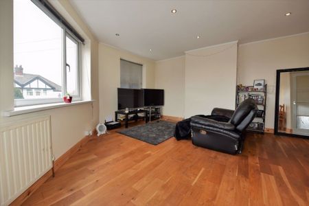 2 bedroom Flat in Eden Drive, Leeds - Photo 2