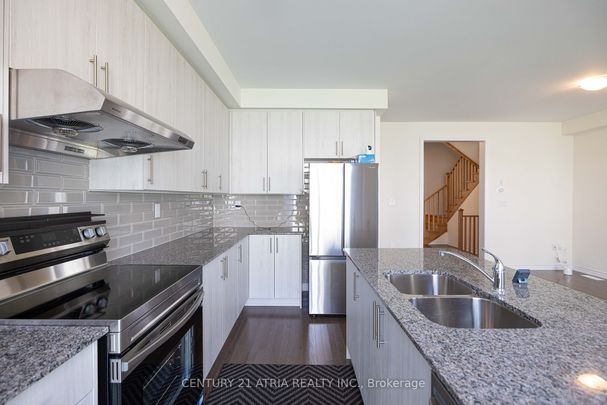 For Lease - 12 Fish Drive, Aurora, Ontario - Photo 1