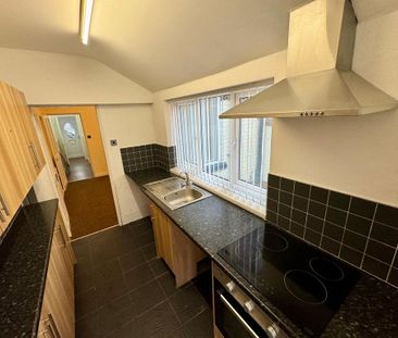 2 bedroom terraced house to rent - Photo 4