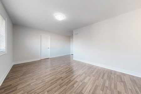 For Lease - 11 Robert Wilson Crescent, Georgina, Ontario - Photo 5