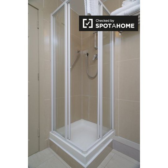 Modern 2-bedroom apartment for rent in Grand Canal Dock - Photo 1