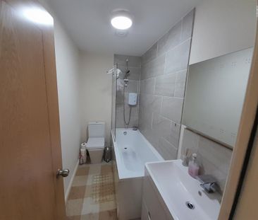 1 bedroom in a house share to rent - Photo 6