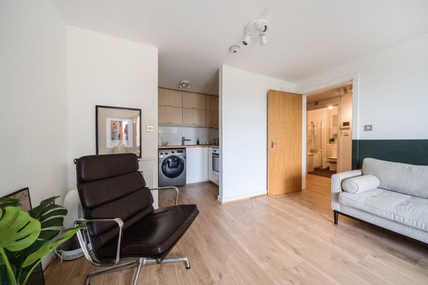 Defence Close, London, SE28 - Photo 1