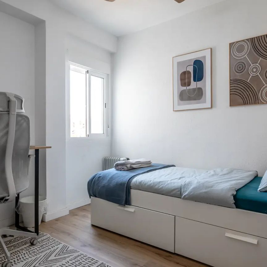 3-bedroom apartment for rent in Sant Pau, Valencia. - Photo 1