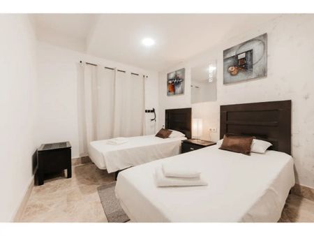 Luxury Semidetached House for rent in Marbella, Andalusia - Photo 3