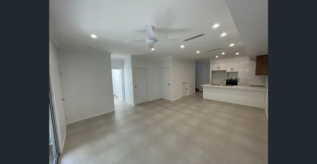 NEW AND ULTRA MODERN TOWNHOUSE WITH PRIVATE COURT YARD AND DUTED A/C - Photo 3