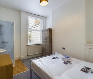 6 bedroom terraced house to rent - Photo 4