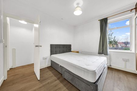 3 Bed Terraced House, Suffolk Road, IG11 - Photo 5