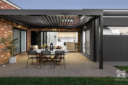 AWARD-WINNING DISPLAY HOME WITH FAMILY-FRIENDLY DESIGN - Photo 2