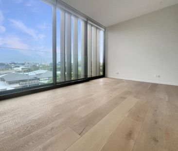 Immaculately presented sunny apartment - Photo 2