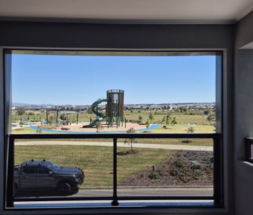 Beautiful, newly built townhouse - Photo 4