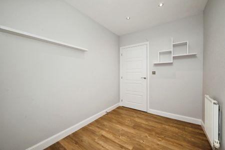 Bright and airy 2 bedroom flat to let in Wokingham - Photo 3