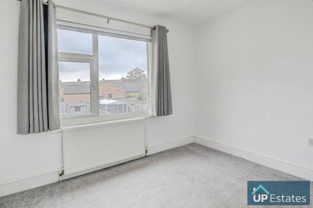 3 bedroom end of terrace house to rent - Photo 3
