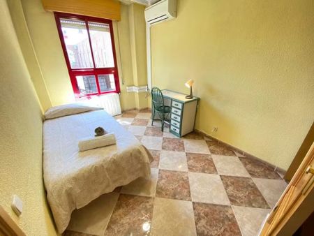 Calle del Cabo Machichaco, Madrid, Community of Madrid 28053 - Photo 2