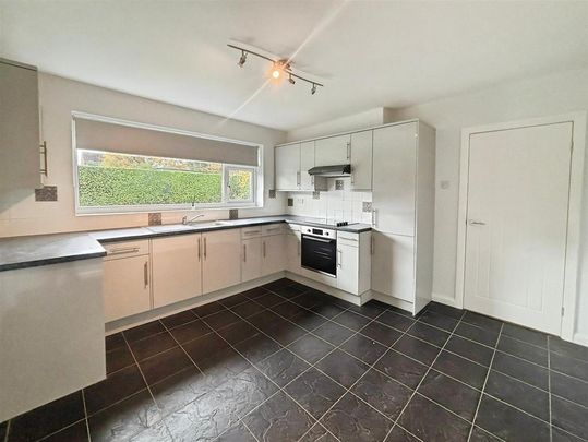 3 bedroom detached bungalow to rent - Photo 1