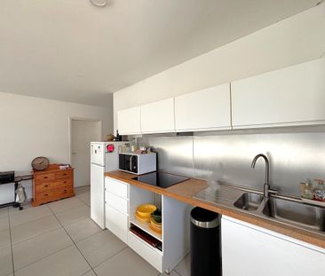 Location Appartement 4 pièces 79m² MARSEILLE 11ème - Photo 4