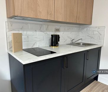 1 bedroom in a house share to rent - Photo 5