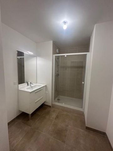 location Appartement T2 DE 45.74m² À PLAISIR - Photo 3