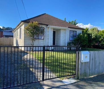 Central 3BR fully fenced home with sunroom - Photo 3