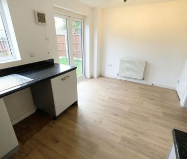 3 bedroom end of terrace house to rent - Photo 3