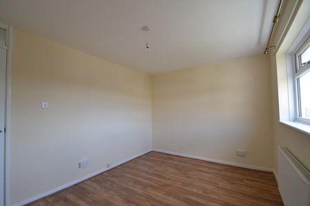 2 bedroom semi-detached house to rent - Photo 3