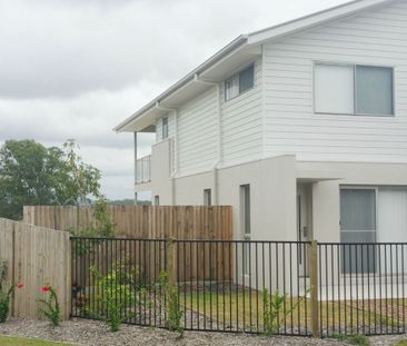 Your Perfect Pimpama Townhouse Awaits - Photo 6