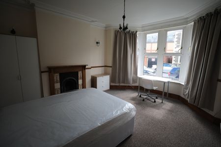 5 Bed Semi-Detached House, Longmead Avenue, BS7 - Photo 3