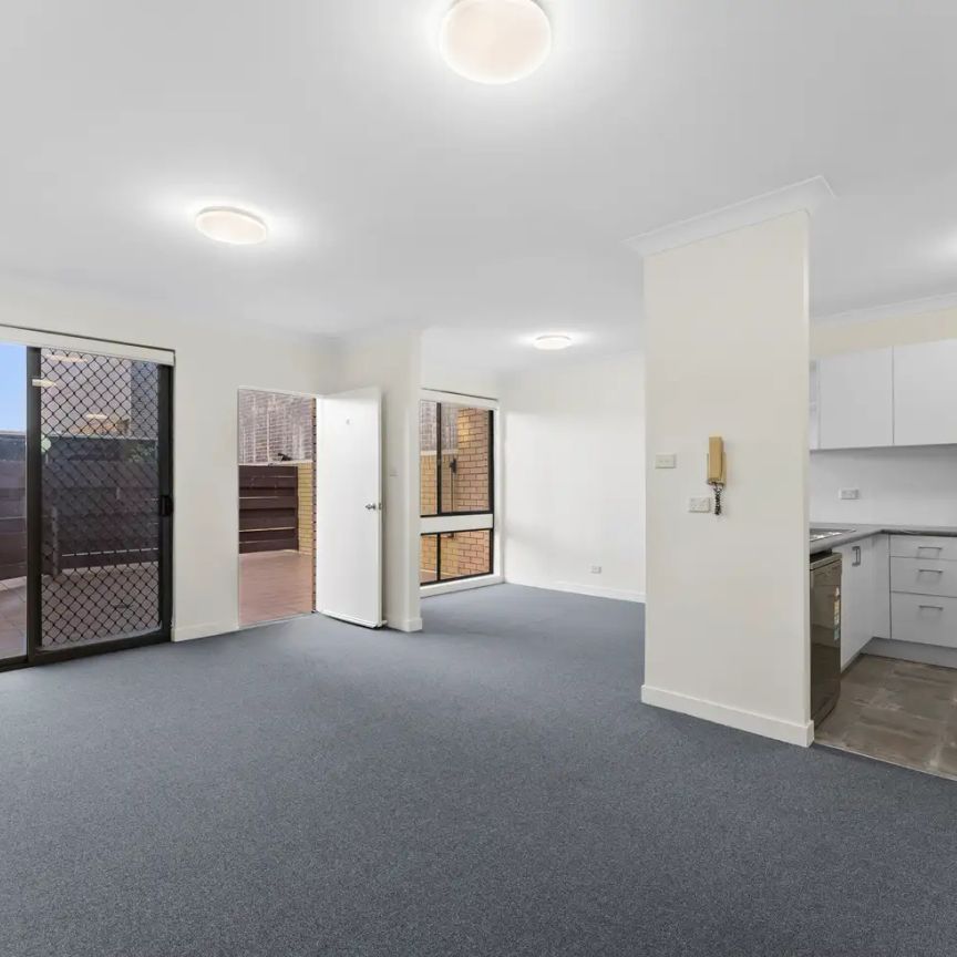 “Completely renovated and private apartment in the heart of Hurstville” - Photo 1