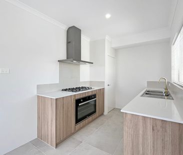 Brand New Living with Space, Light & Comfort + 1 WEEKS FREE RENT - Photo 5