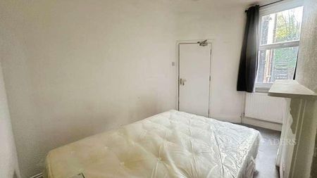 Russell Rise, Luton, Bedfordshire, LU1 - Photo 5