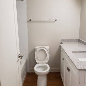 Secure Entry, Private Balcony/Patio, 2/BD 1/BA - Photo 3