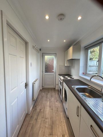 2 bedroom semi-detached house to rent - Photo 5