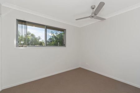 Modern Townhouse Overlooking Parkland - Photo 2