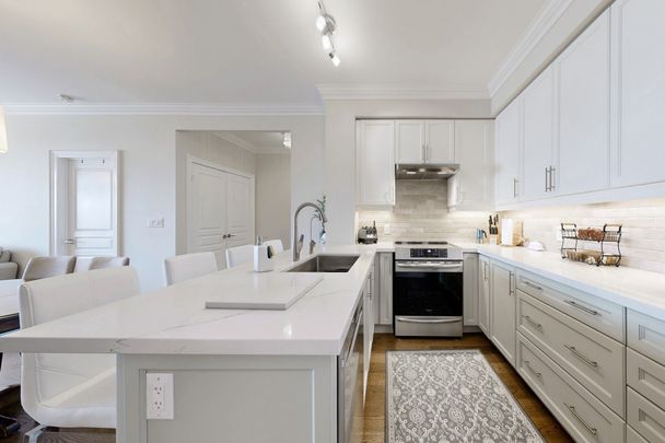 For Lease - 35 Baker Hill Boulevard Unit# 305, Whitchurch-Stouffville, Ontario - Photo 1